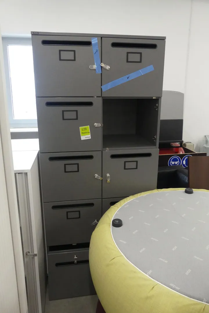 Schließfachschrank Maße in cm: ca. 90 x 61 x 200